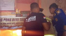 Rumah makan Padang terbakar.