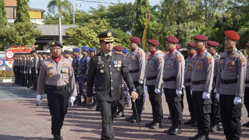 Kapolres Probolinggo AKBP Wisnu Wardana, pimpin upacara Hari Bhayangkara ke-78.