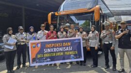 Subdit Kamsel Polda Jawa Timur, lakukan uji kelayakan armada bus PO SETIAWAN. ( Foto: PO SETIAWAN)